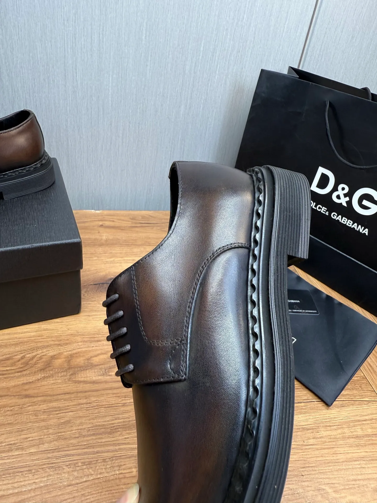 Men's shoes 💰900💰 DG. Men's casual lace-up leather shoes, the latest hot style 🔥 1:1 original purchase quality, top quality goods ⬆️The upper is imported open-edge beaded cowhide, cowhide, and cow suede. The hand-made three-dimensional stitching highlights the round toe design. The inner foot pads are all imported cowhide, with the original wear-resistant foam outsole, matching code 39-44, (38, 45 custom-made, non-returnable)